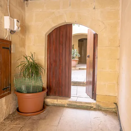Tranquil 2-bedroom Escape Apartment Nadur