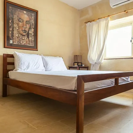Tranquil 2-bedroom Escape Apartament
