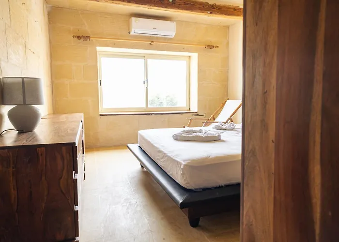 Tranquil 2-bedroom Escape Apartment Nadur