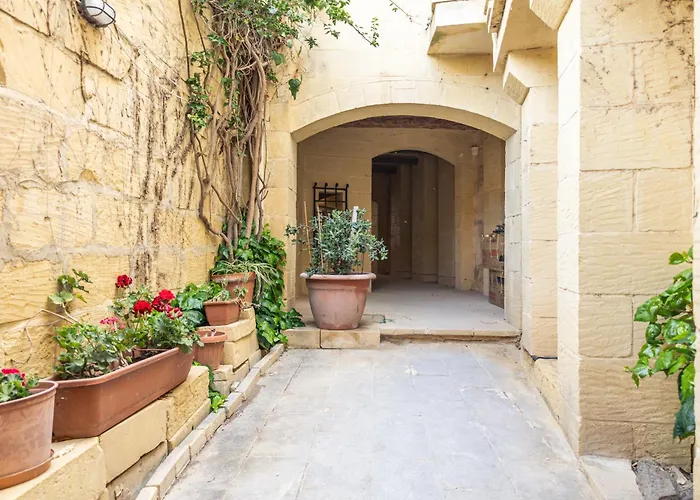 Tranquil 2-bedroom Escape Apartament